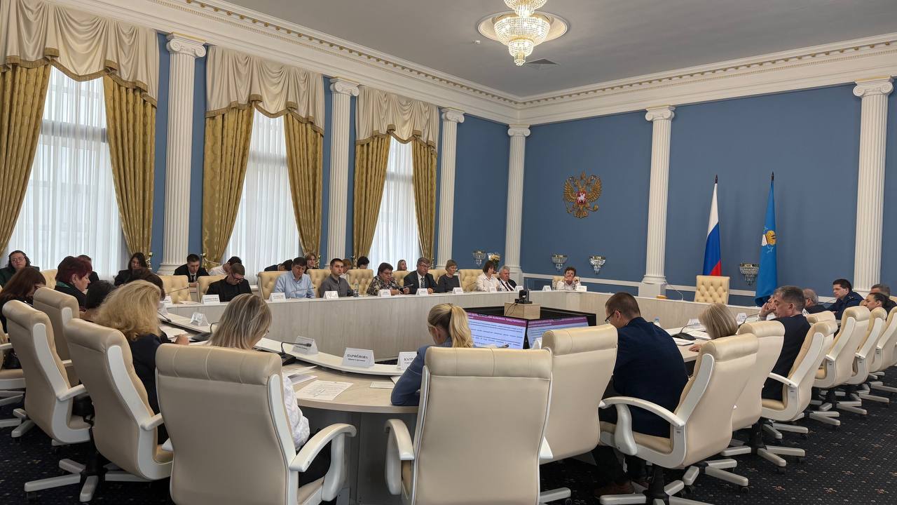 Сотрудники Министерства молодёжного развития Ульяновской области приняли участие в работе круглого стола на тему «Актуальные вопросы противодействия коррупции». 